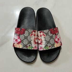 Women’s Gucci Slides Sandals size 40 women’s 9